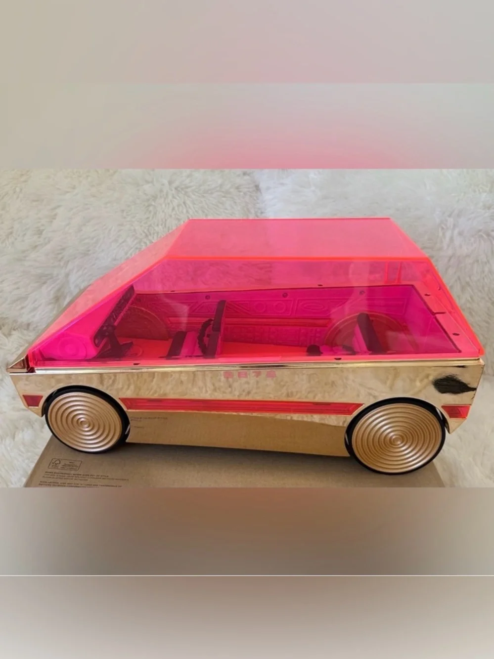 L.O.L. SURPRISE 3-in-1 Party Cruiser Pink OMG Doll Car Pool Dance Floor